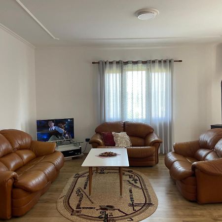 Ajla'S Home Vorë 外观 照片